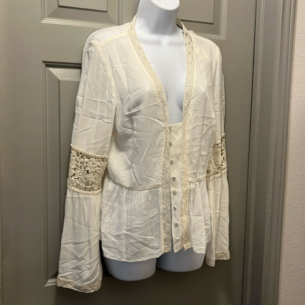 BCBGMaxazria medium crème blouse with lace.